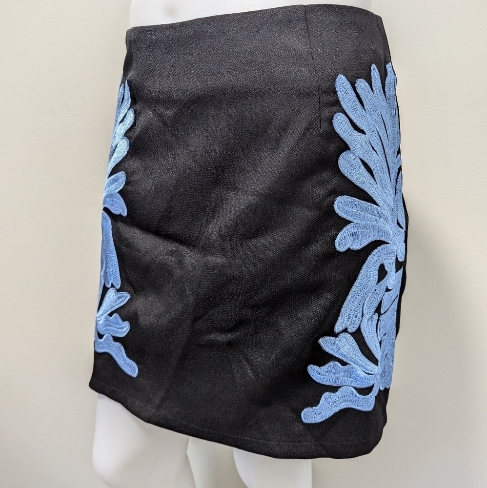 Embroidered mini skirt small